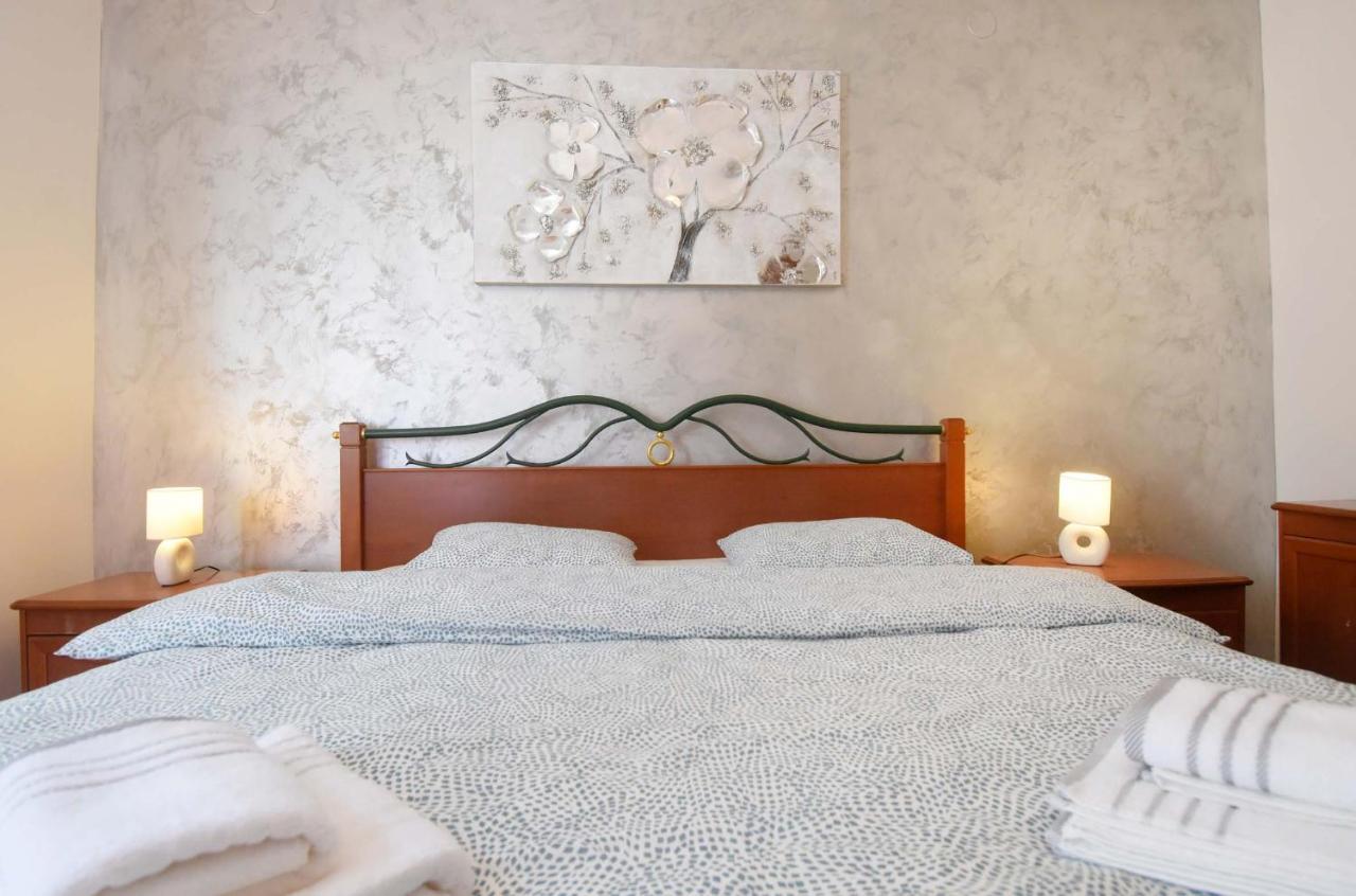 Apartment Brdo Pula Bagian luar foto
