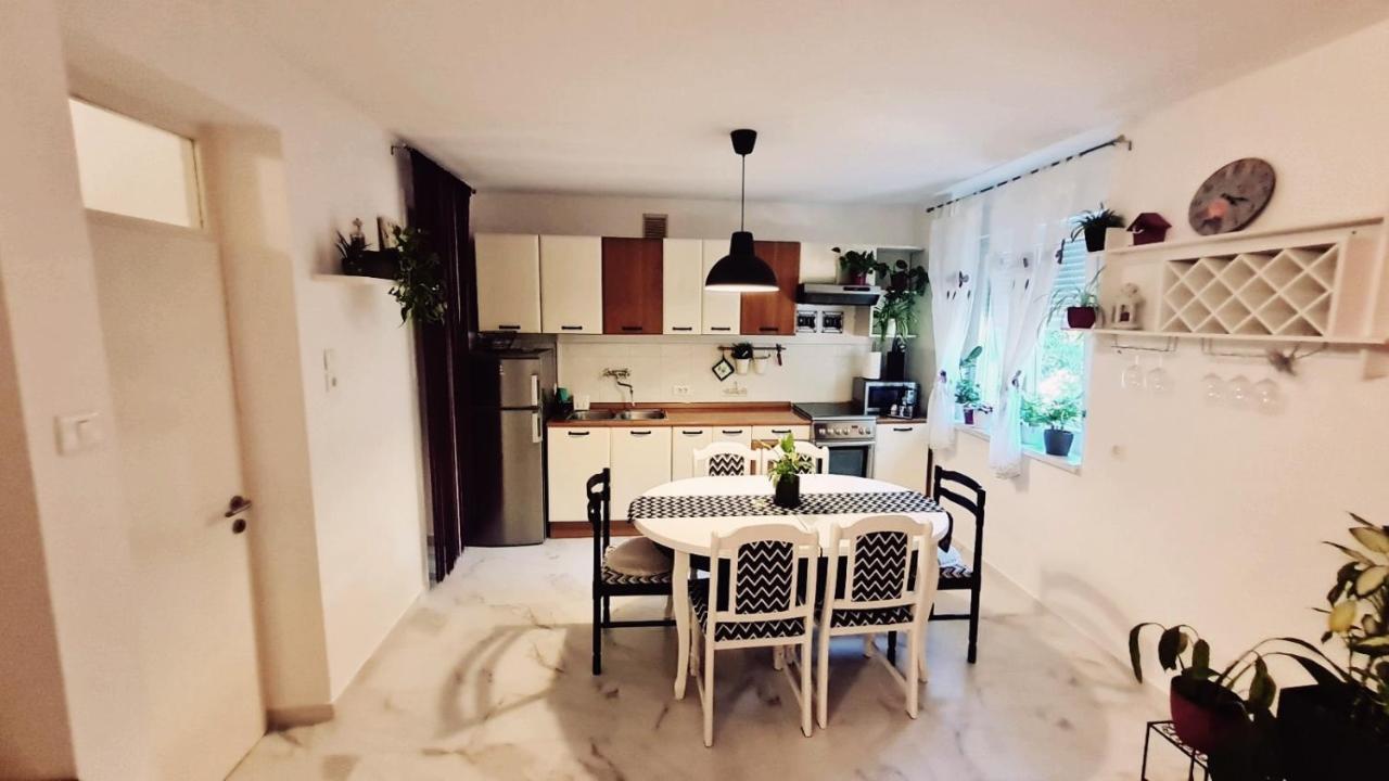 Apartment Brdo Pula Bagian luar foto